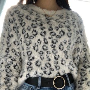 FUZZY LEOPARD PRINT SWEATER